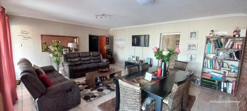 4 Bedroom Property for Sale in Gustrouw Western Cape